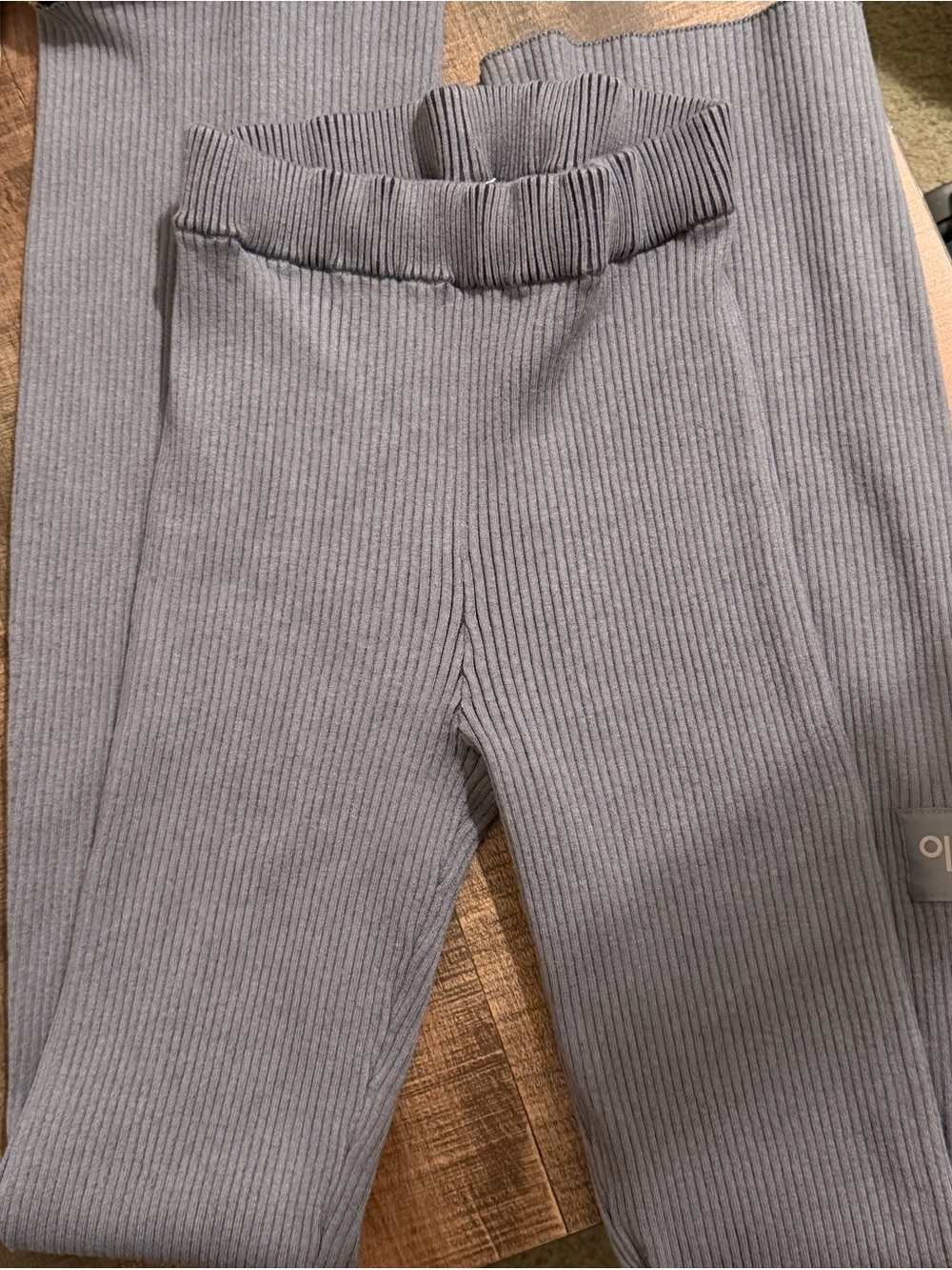 ALO YOGA DENIM KNIT HIGH-WAIST FLARE PANT STEEL GREY SIZE: M  🆕 MSRP $200